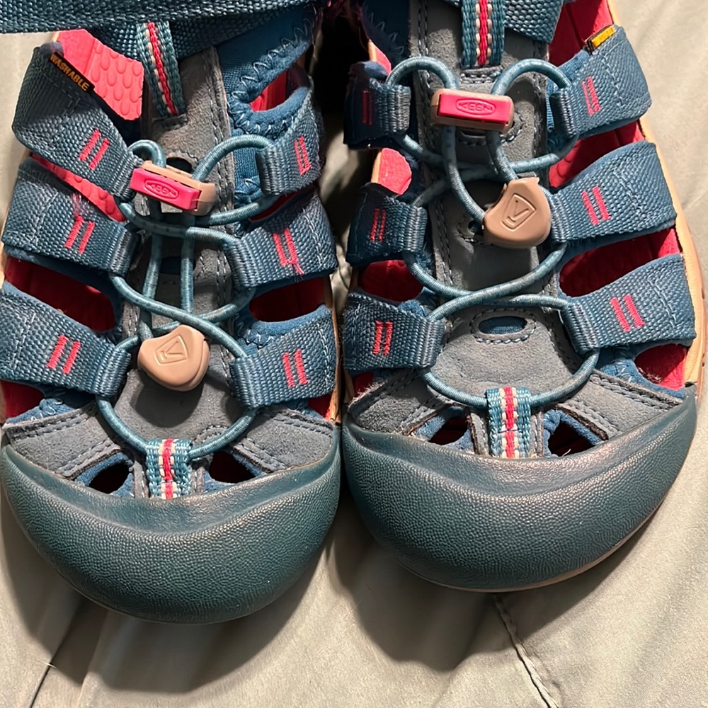 Keen size 5 great condition